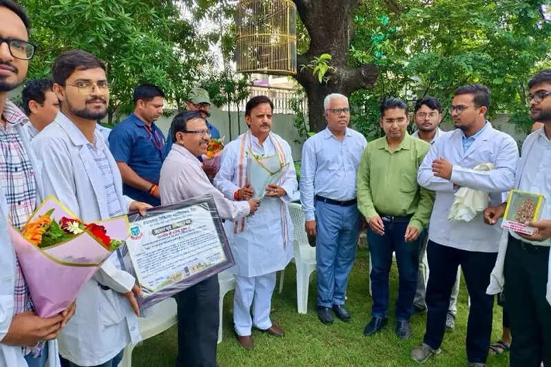 मप्रः स्टाइपेंड वृद्धि को लेकर इंटर्न डॉक्टरों ने उप मुख्यमंत्री शुक्ल से की मुलाकात, जताया आभार