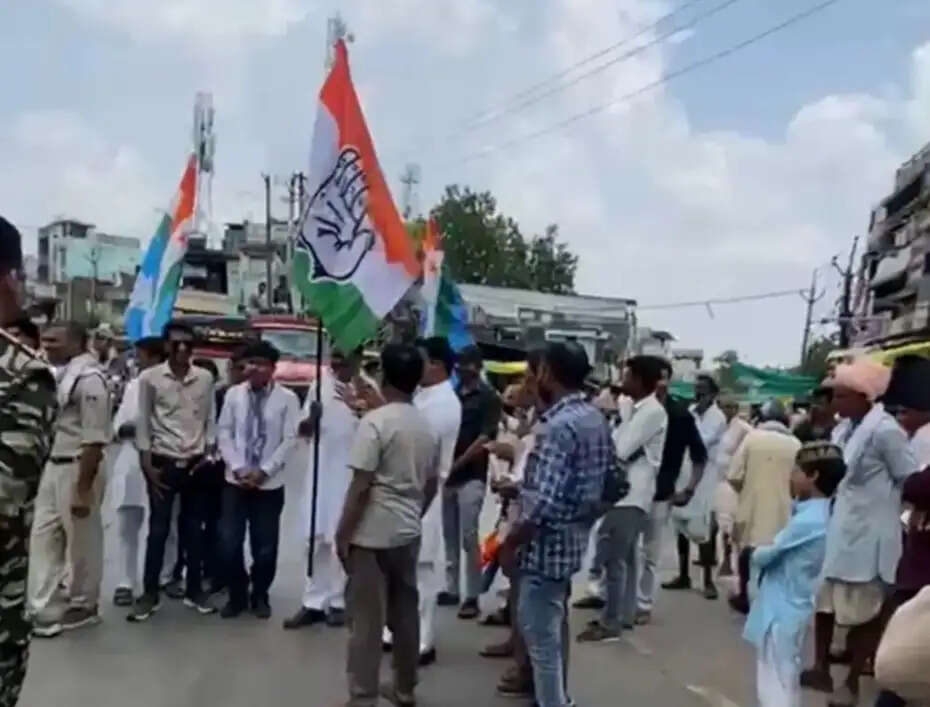 राजगढ़ः राज्यसभा नामांकन और नीट मुद्दे पर कांग्रेस-एनएसयूआई का प्रदर्शन, पुतला दहन की कोशिश नाकाम