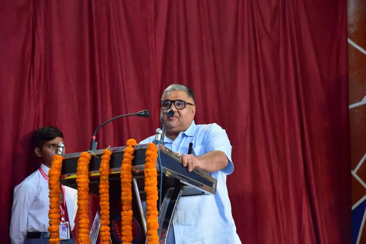 अम्बिकापुर : सैनिक स्कूल के 18वें स्थापना दिवस पर गूंजा राष्ट्रसेवा का संकल्प, कैडेट्स के नवाचार और प्रतिभा ने मोहा मन