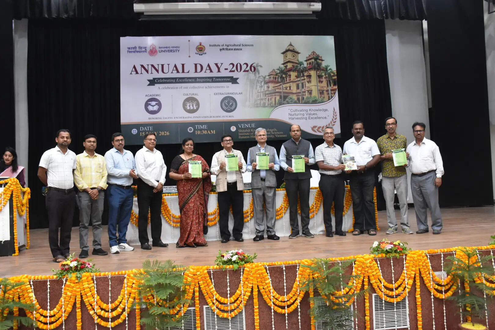 विश्वविद्यालय जैसी विशाल व्यवस्था में प्रभावी संवाद अति आवश्यक : प्रो.अजित कुमार चतुर्वेदी