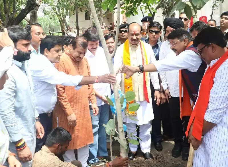 पर्यावरण अनुकूलता एवं पर्यावरण संबंधी चुनौतियों के समाधान का कारक होगा वृक्षारोपण का महाअभियानः ओम बिरला