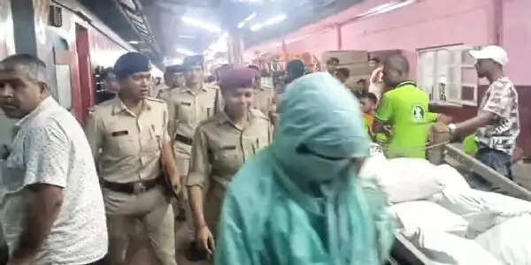 कामाख्या से जम्मू का 'सीक्रेट रूट' बेनकाब: कटिहार जंक्शन पर धरे गए 4 अवैध रोहिंग्या