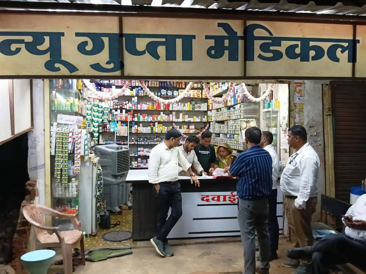 एमसीबी : नशे के सौदागरों और फर्जी डॉक्टरों पर प्रशासन की कार्रवाई, मेडिकल स्टोर और अवैध क्लीनिक सील