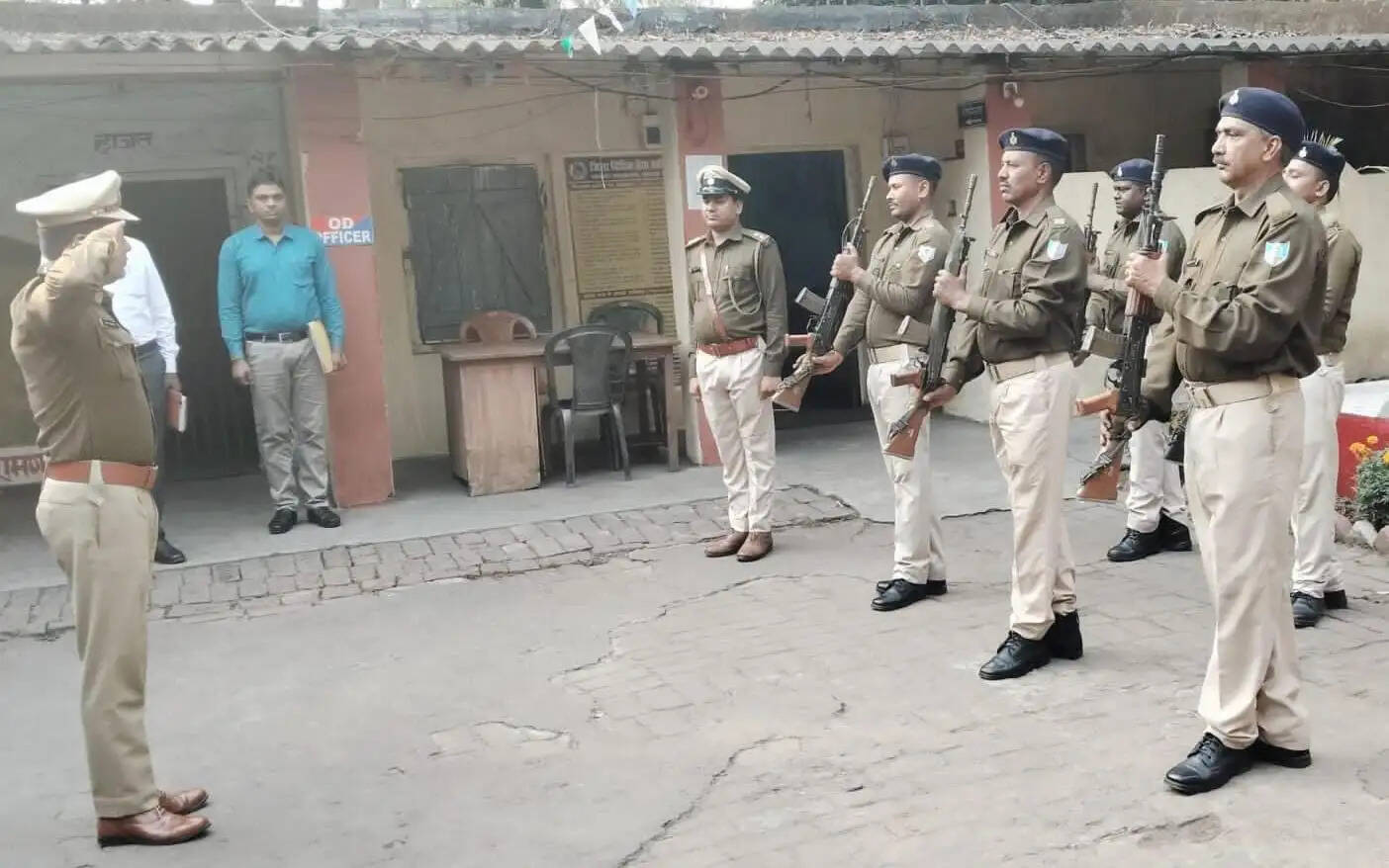 रामगढ़ एसपी ने किया बरकाकाना ओपी का निरीक्षण