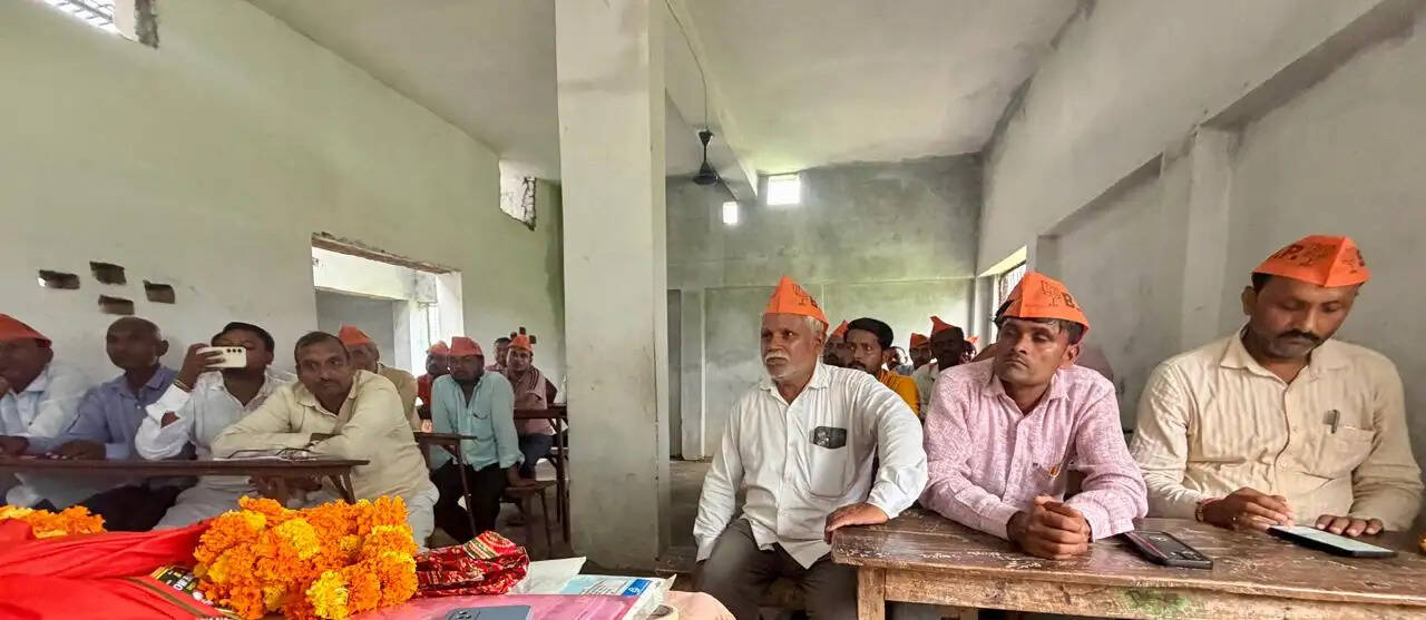 कार्यकर्ता ही अपने-अपने बूथ के मोदी-योगी, घर-घर पहुंचाएं सरकार की उपलब्धियां : राकेश बिंद