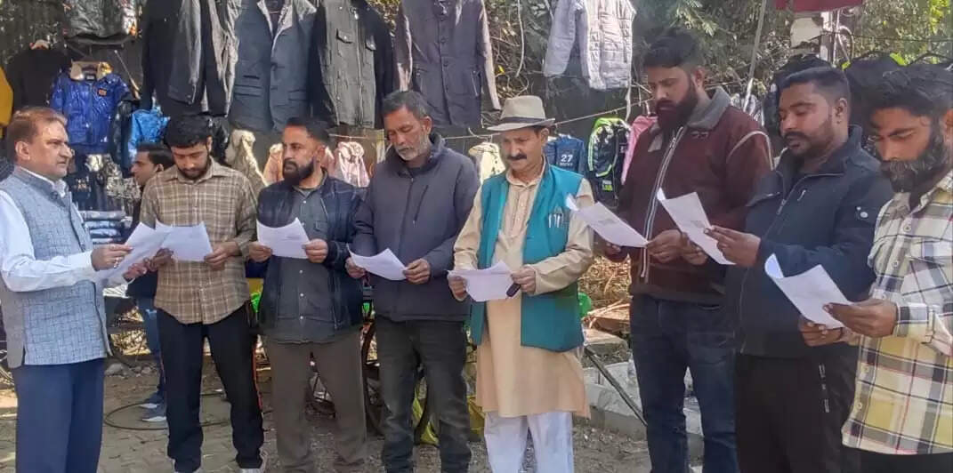 बलबीर ने रेहड़ी-पटरी वालों को आत्मनिर्भर भारत की शपथ दिलाई