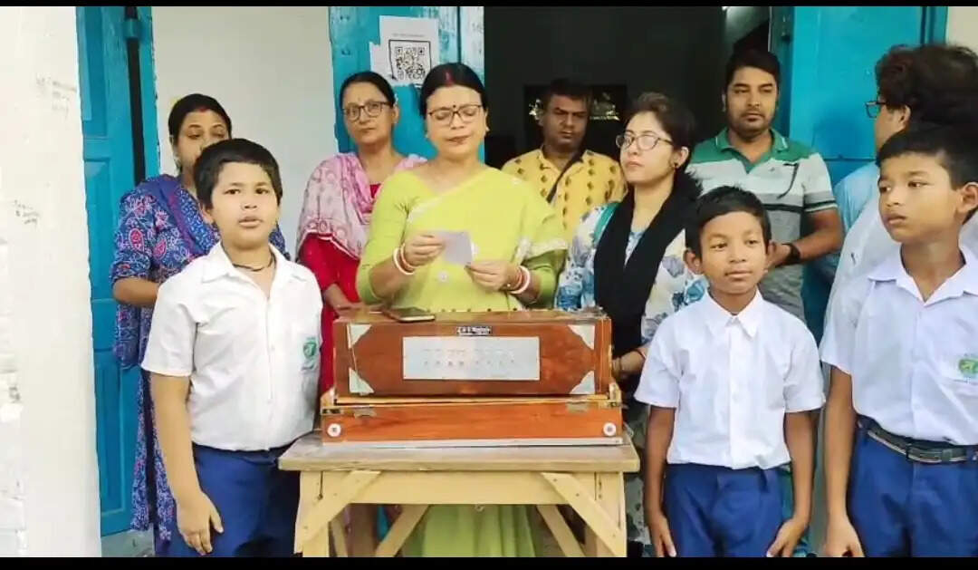 बंगाल के सरकारी स्कूलों में ‘वंदे मातरम्’ की गूंज से हुई पठन-पाठन की शुरुआत