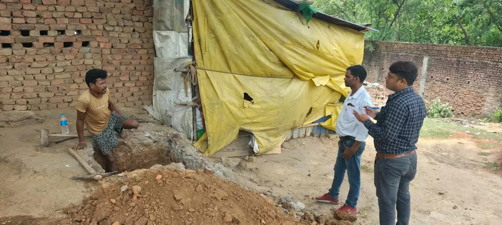 जीएम लैंड जमीन पर पंचम सोनी ने की कब्जा करने की कोशिश, अधिकारियों ने रुकवाया काम