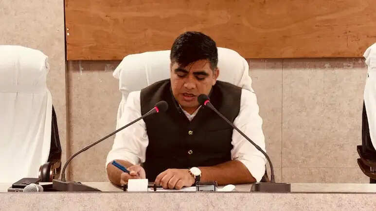 अफवाहों पर न दें ध्यान, जिले में पेट्रोल-डीजल व एलपीजी की पर्याप्त उपलब्धता -कलेक्टर