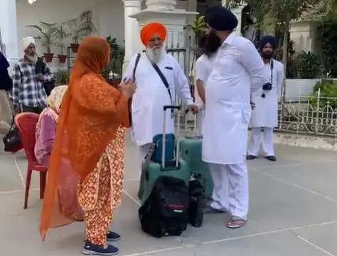 पाकिस्तान में गुरुद्वारों के दर्शन के लिए भारतीय श्रद्धालुओं का जत्था रवाना