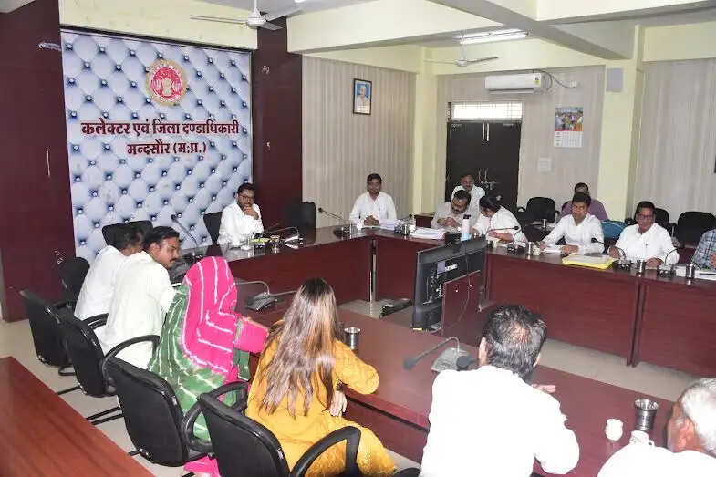मंदसौरः कलेक्टर ने कहा-  जिले में पर्याप्त मात्रा में उर्वरक उपलब्ध