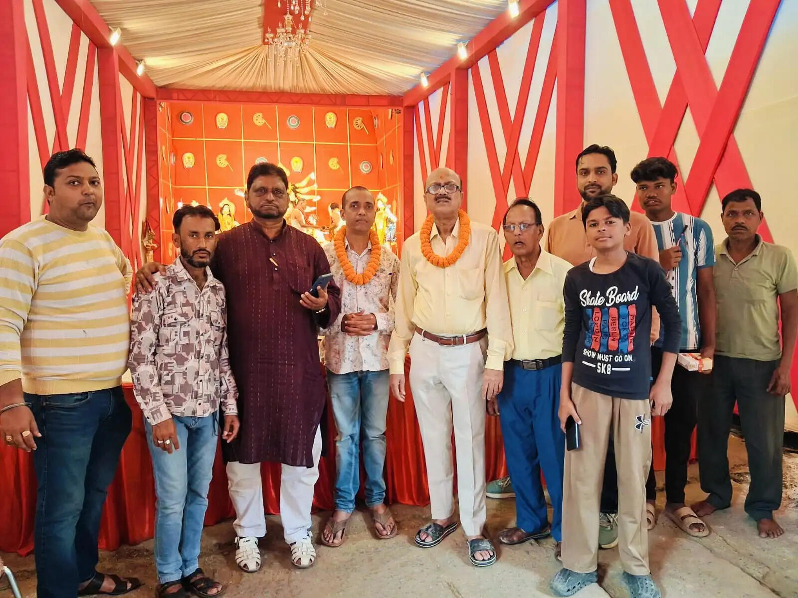 भारतीय एकता कमेटी ने नवयुवक संघ दुर्गा पूजा समिति के सदस्यों को किया सम्मानित