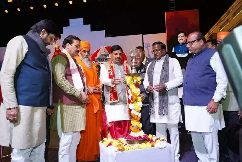 उज्जैन में महाकाल महोत्सव का भव्य शुभारंभ, शंकर महादेवन के भजनों की सुमधुर प्रस्तुति