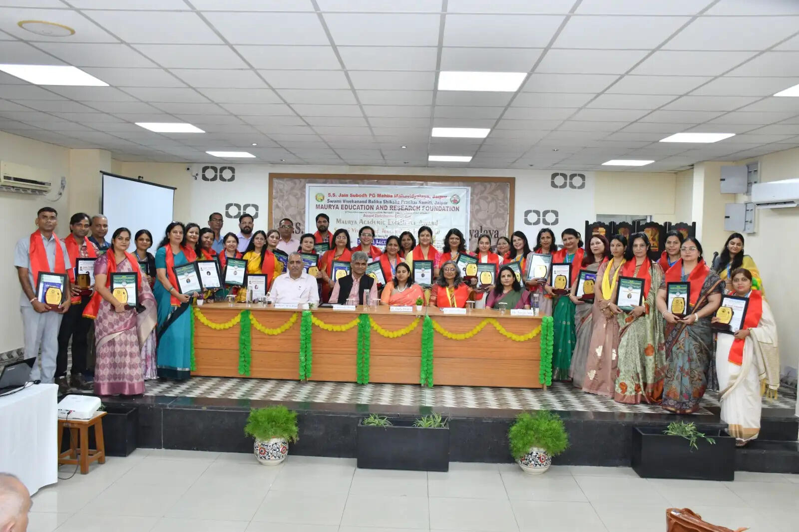 शिक्षा और शोध में योगदान देने वाले 55 शिक्षक सम्मानित