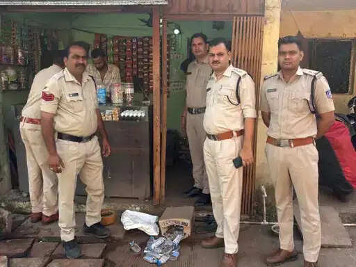 सागर शराब कांड के बाद नर्मदापुरम में सख्ती, नर्मदा किनारे 5 किमी दायरे में दबिश,&nbsp;27 हजार रुपए की सामग्री बरामद