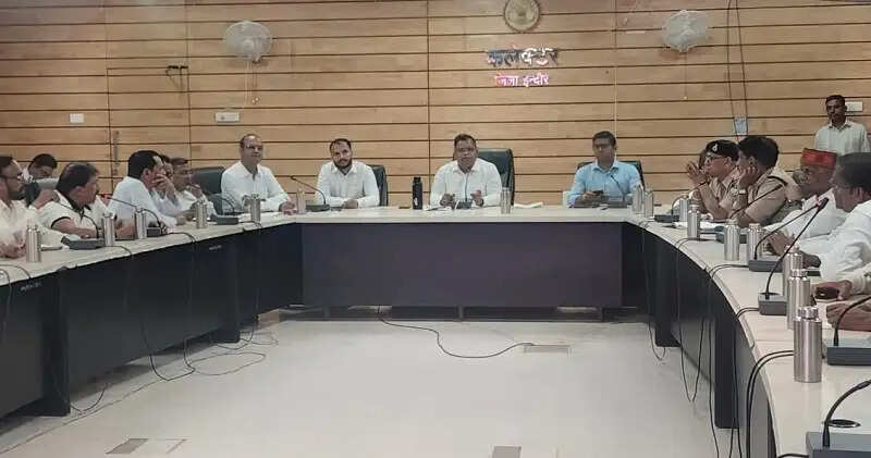 इंदौरः अनंत चतुर्दशी चल समारोह की व्यवस्थाओं को लेकर झांकी एवं अखाड़ा संचालकों की बैठक संपन्न