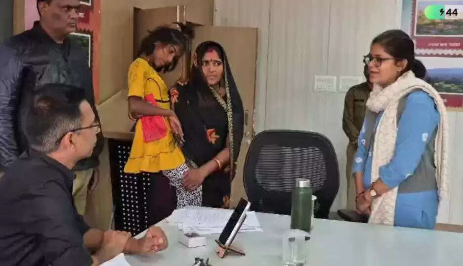दमोह-प्रशासन की संवेदनशील पहल बनी सहारा, सेरेब्रल पाल्सी पीड़ित राधिका के परिवार को मिली उम्मीद