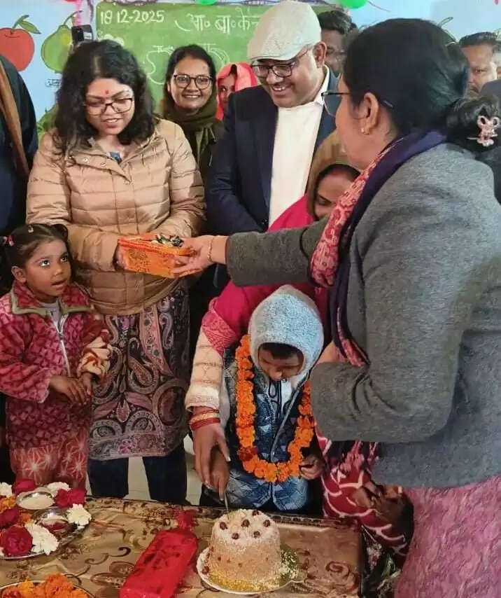 आंगनबाड़ी केंद्र पर मना नन्हीं इशिता का जन्मदिन, डीएम, सीडीओ हुए शामिल
