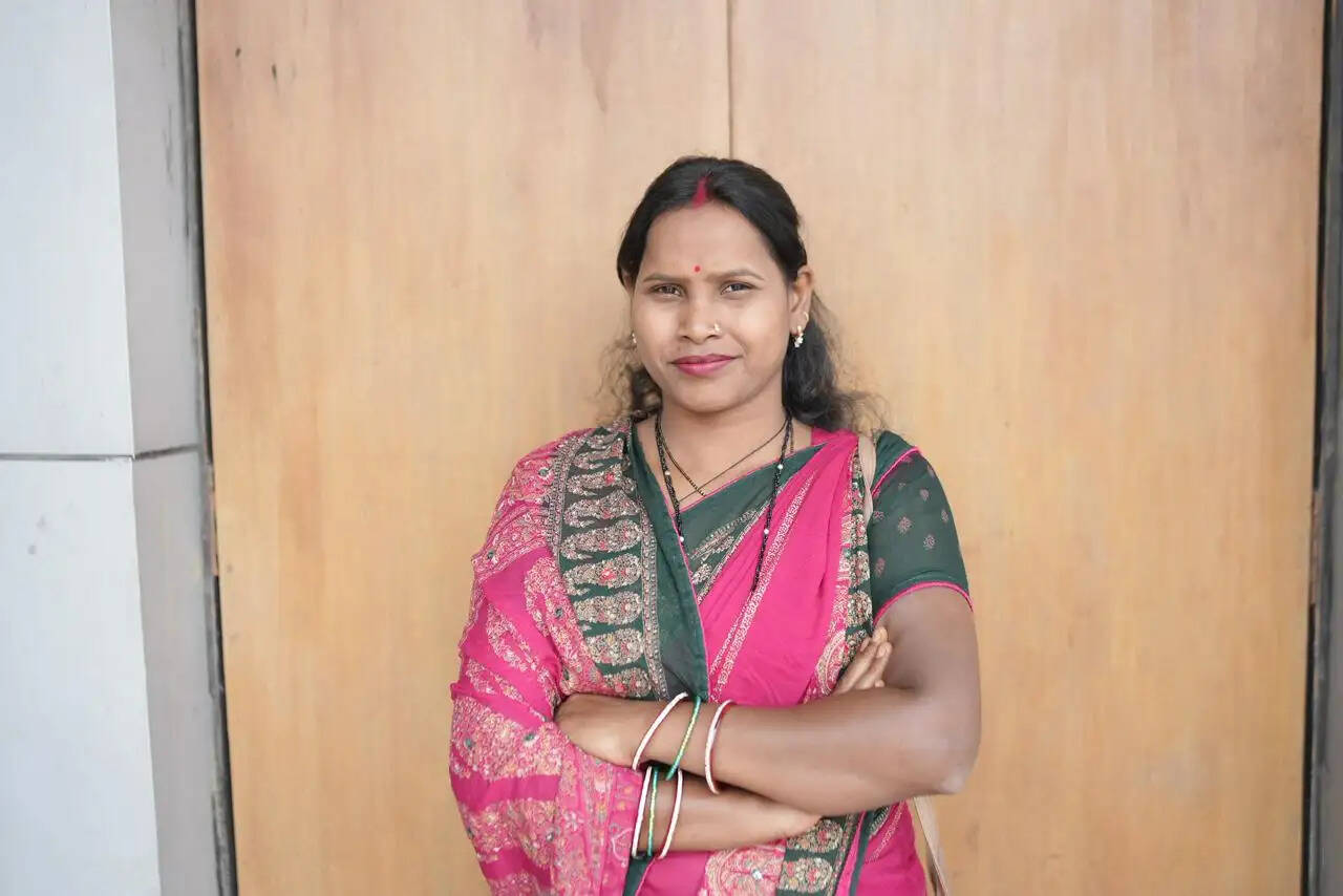 छोटी बचत से बड़ा कदम: महतारी वंदन योजना से कृष्णा कुर्रे ने शुरू किया ब्यूटी पार्लर