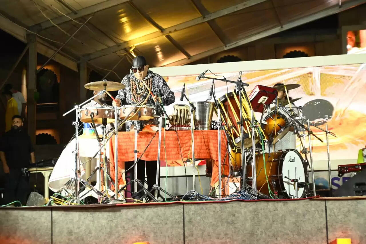 श्री काशी विश्वनाथ धाम में ड्रमर पद्मश्री शिवमणि की दमदार प्रस्तुति, झूमे शिवभक्त