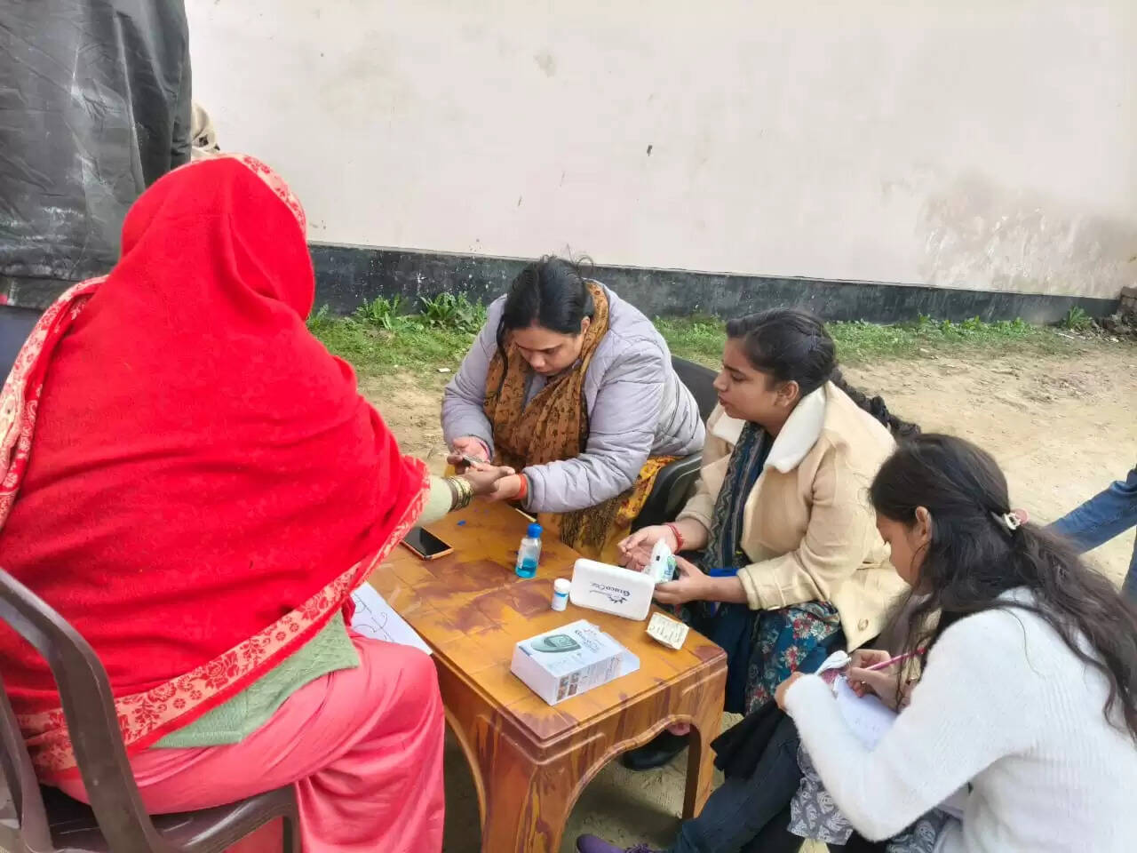 ग्रामीण समाज के लिए अत्यंत उपयोगी सिद्ध होते हैं स्वास्थ्य शिविर : डॉ. रश्मि झा