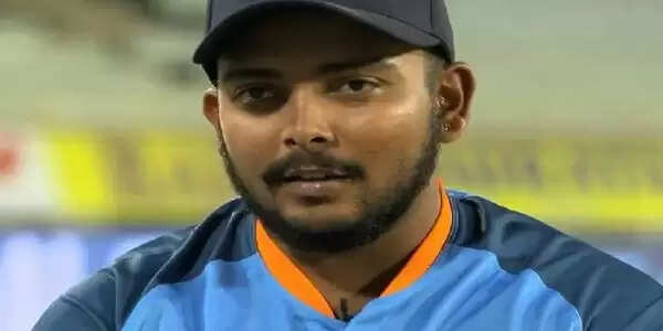 पृथ्वी शॉ की बढ़ी मुश्किलें, चोट के चलते क्रिकेट से महीनों रहना पड़ सकता है दूर