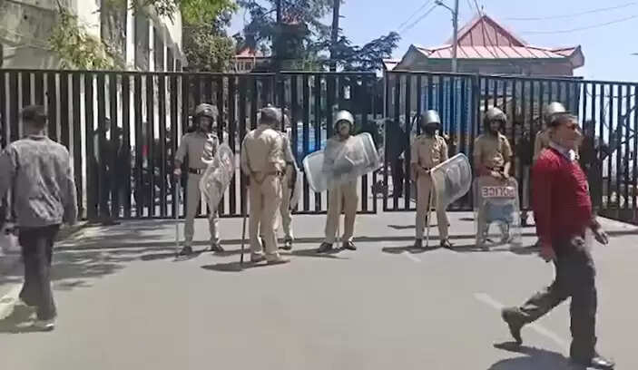 स्वर्ण आयोग की मांग को लेकर सड़कों पर उतरे क्षत्रिय संगठन के कार्यकर्ता, सचिवालय के पास चक्का जाम