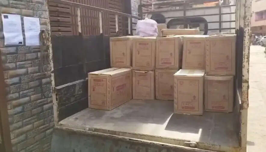 बॉम्बे उच्च न्यायालय के आदेश पर छापेमारी में लाखों रुपये का अवैध कॉस्मेटिक सामग्री बरामद