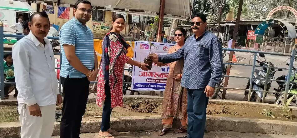 धमतरी : जिला अस्पताल परिसर में पौधारोपण किया गया