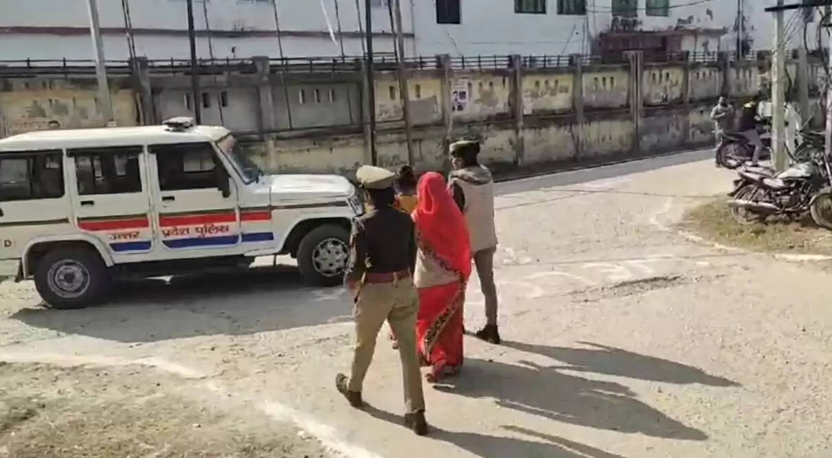 जिलाधिकारी को आत्महत्या करने को धमकी देना महिलाओं को पड़ा महंगा, शांति भंग में हुआ चालान