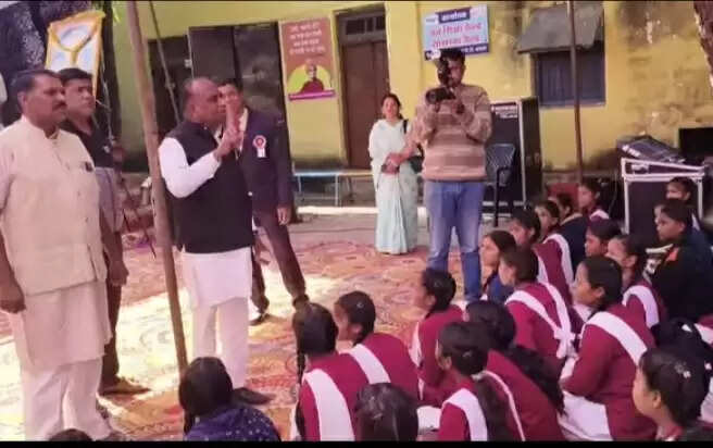 झाबुआ: स्नेह सम्मेलन बना कलह सम्मेलन; आमंत्रित नहीं किए जाने पर विधायक ने प्राचार्य को लिया आड़े हाथों