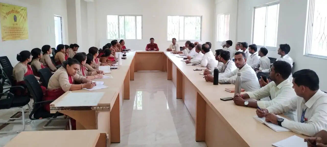 सरस्वती शिशु विद्या मंदिर में आचार्य प्रशिक्षण वर्ग के दूसरे दिन भारत दर्शन-कक्षा प्रबंधन पर मंथन