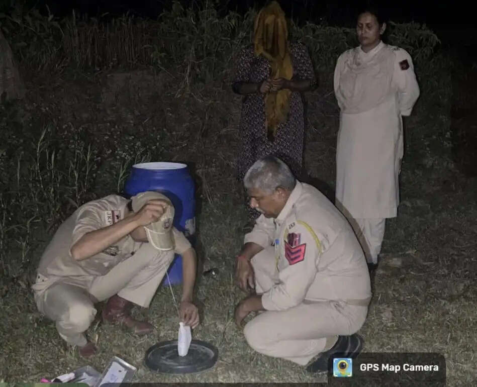 अवैध देसी शराब के साथ एक महिला गिरफ्तार