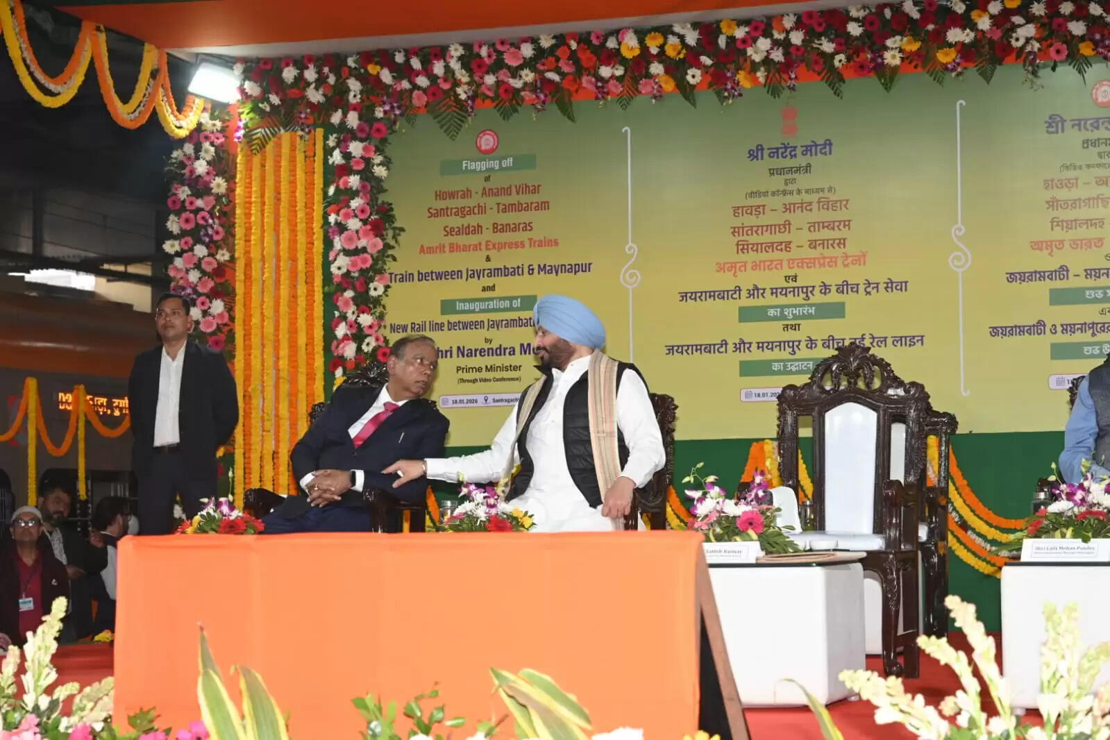 प्रधानमंत्री मोदी ने तीन नई अमृत भारत एक्सप्रेस को दिखाई हरी झंडी