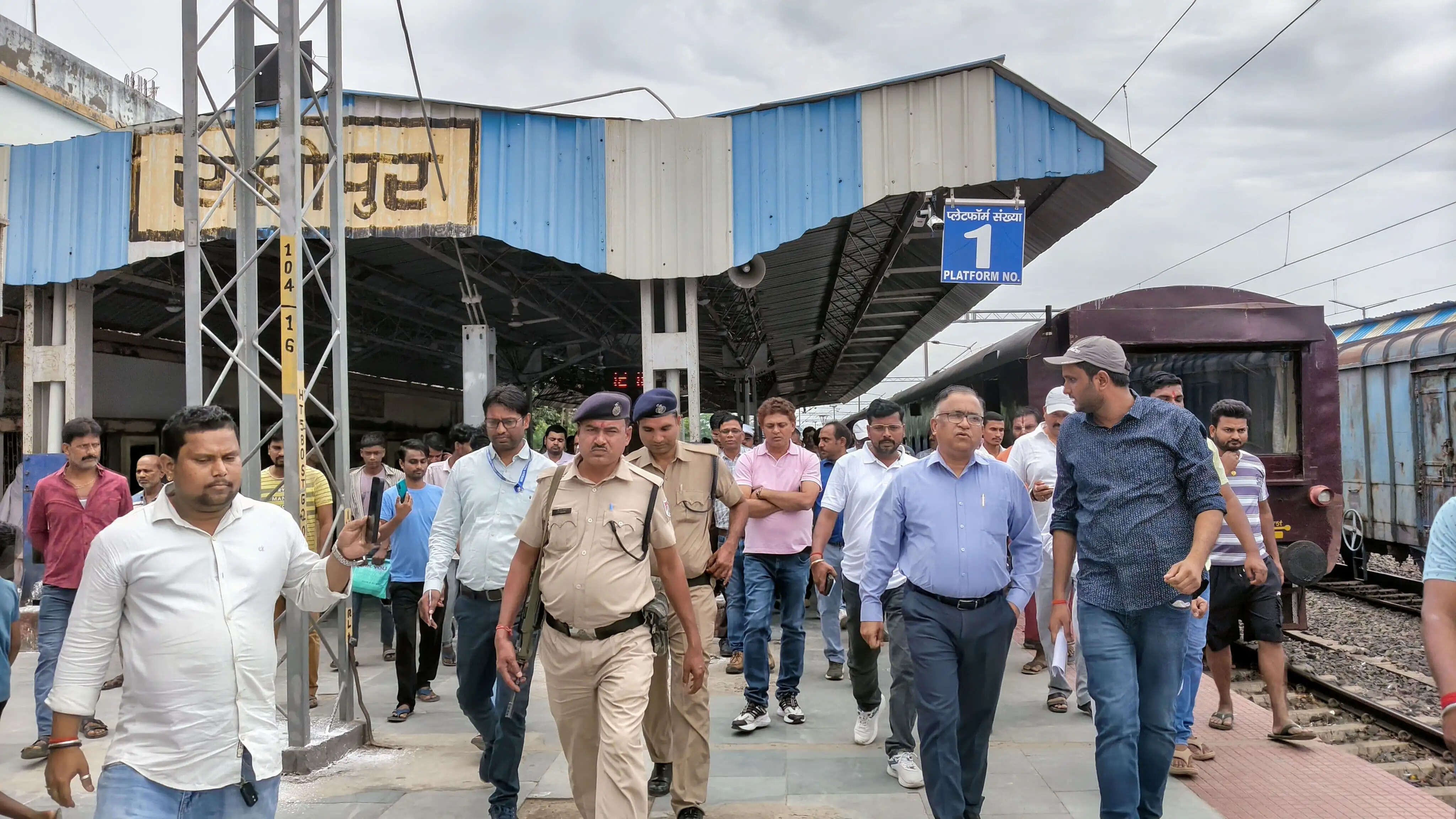 डीआरएम ने राघोपुर रेलवे स्टेशन का किया निरीक्षण