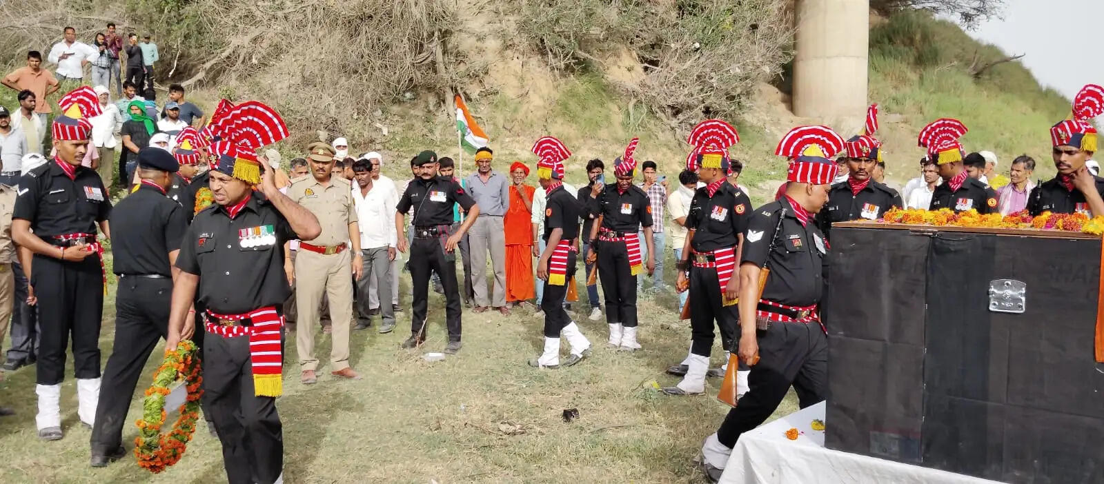 छुट्टी पर गांव आए जवान की सड़क हादसे में मौत, सैन्य सम्मान के साथ हुआ अंतिम संस्कार
