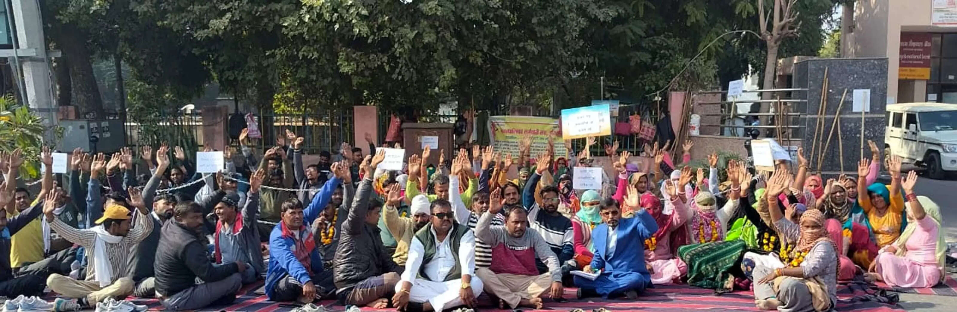 हिसार : नगर निगम में हटाए गए कर्मियों के धरने को वीर वाल्मीकि जागृति मंच ने दिया समर्थन