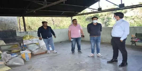 डीसी हेमराज बैरवा ने दुगनेड़ी में किया कचरा संयंत्र का निरीक्षण, पुराने कचरे को हटाने के निर्देश