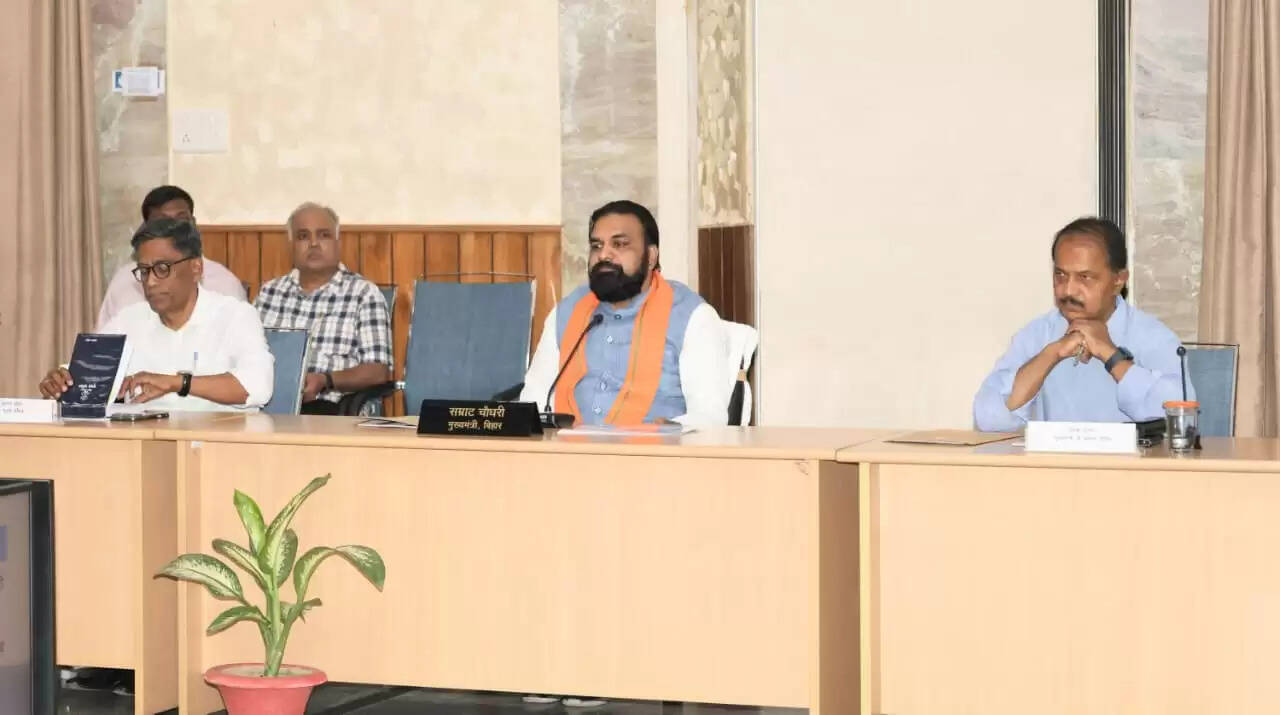 मुख्यमंत्री ने सूचना एवं जन-संपर्क विभाग सहित चार विभागाें की समीक्षा की, दिये आवश्यक दिशा-निर्देश