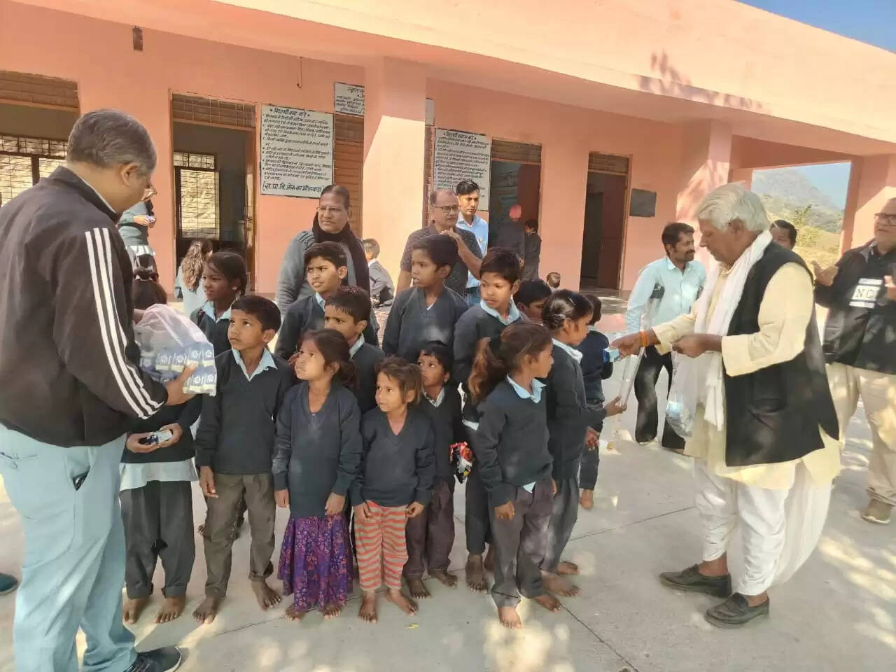 मोलेला में सेवा के साथ मनाया गया बुजुर्ग सदस्य का जन्मदिन