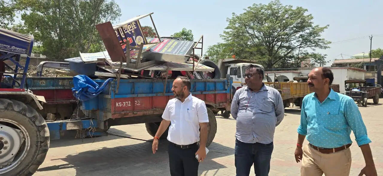जिले के सभी अनुमंडलों में चलाया गया अतिक्रमण हटाओ अभियान