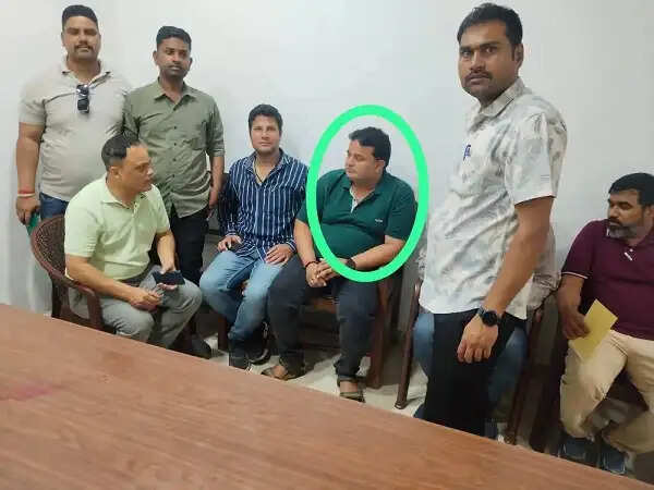 छतरपुर में लोकायुक्त की कार्रवाई, नामांतरण के लिए 25 हजार मांगे, 15 हजार लेते नायब तहसीलदार का रीडर गिरफ्तार