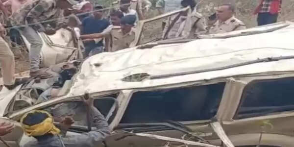 जबलपुर : तेज रफ्तार स्कॉर्पियो गिरी नहर में चार की मौत दो घायल