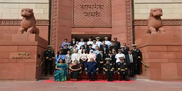 उपराष्ट्रपति ने संसद भवन में जी-20 थिंक क्विज़ फाइनलिस्ट छात्रों के साथ की बातचीत