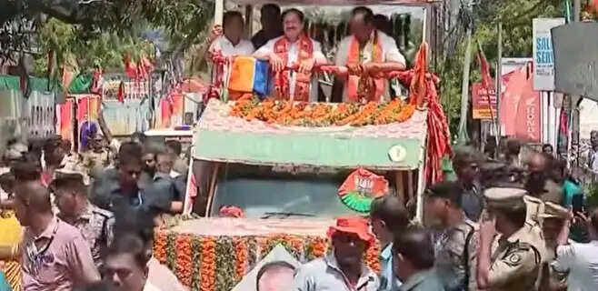 केरल चुनाव: जेपी नड्डा का रोड शो, राजग उम्मीदवारों के लिए मांगा समर्थन