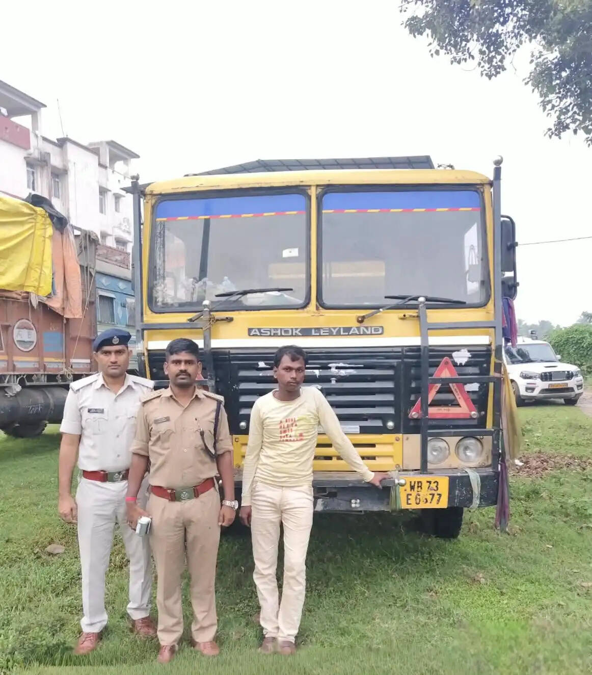 सड़क सुरक्षा अभियान में 97 वाहनों की जांच, 32 से 4.43 लाख रुपये जुर्माना वसूला