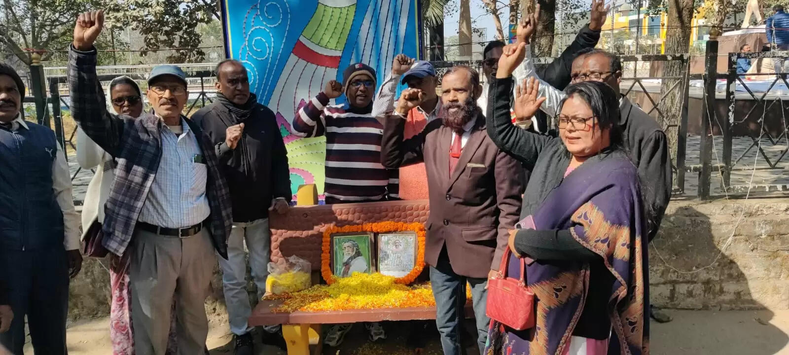 झारखंड आंदोलनकारी संघर्ष मोर्चा ने सादगी से मनाई शिबू सोरेन की जयंती, राजकीय सम्मान की मांग