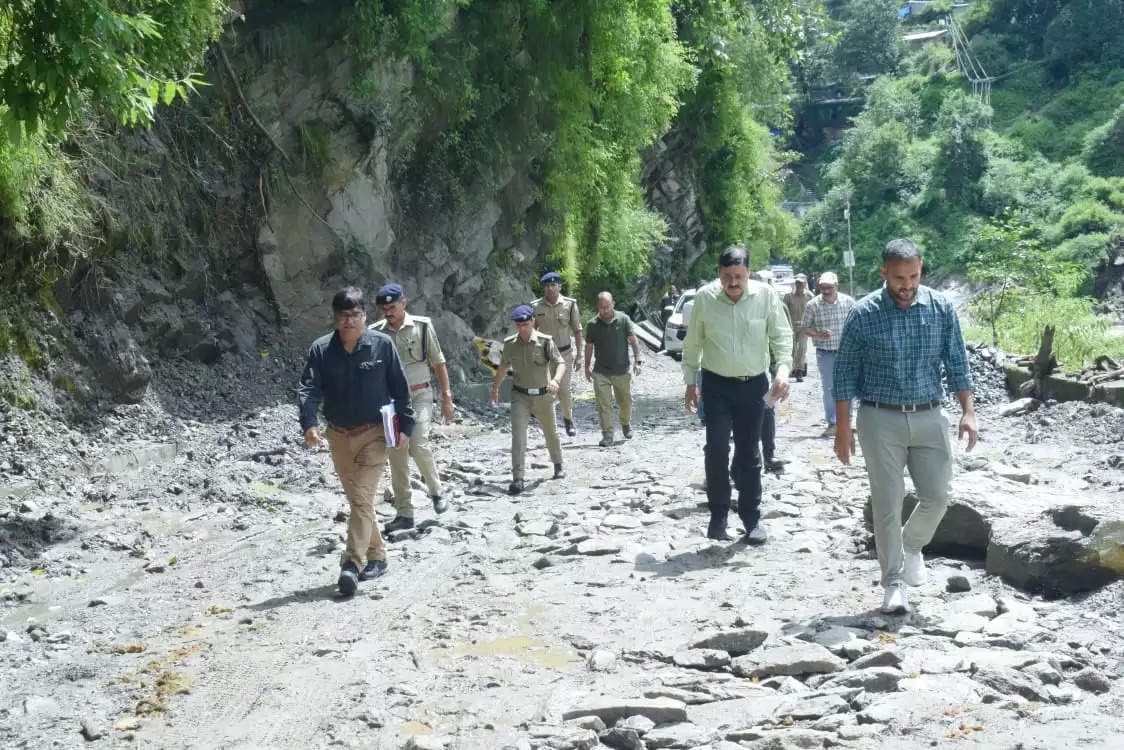 केदारनाथ धाम यात्रा मार्ग पर सुरक्षा के और पुख्ता होंगे इंतजाम, अब हेलमेट पहनकर डेंजर जोन पार करेंगे श्रद्धालु