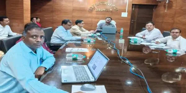 मतदाता सूची के विशेष गहन पुनरीक्षण कार्यक्रम में दायित्वों का निर्वहन करें अधिकारी : के रवि कुमार