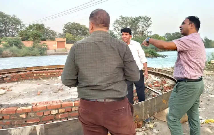 कुंभ की तैयारियां तेज, अपर मेलाधिकारी ने निर्माण कार्यों का किया निरीक्षण